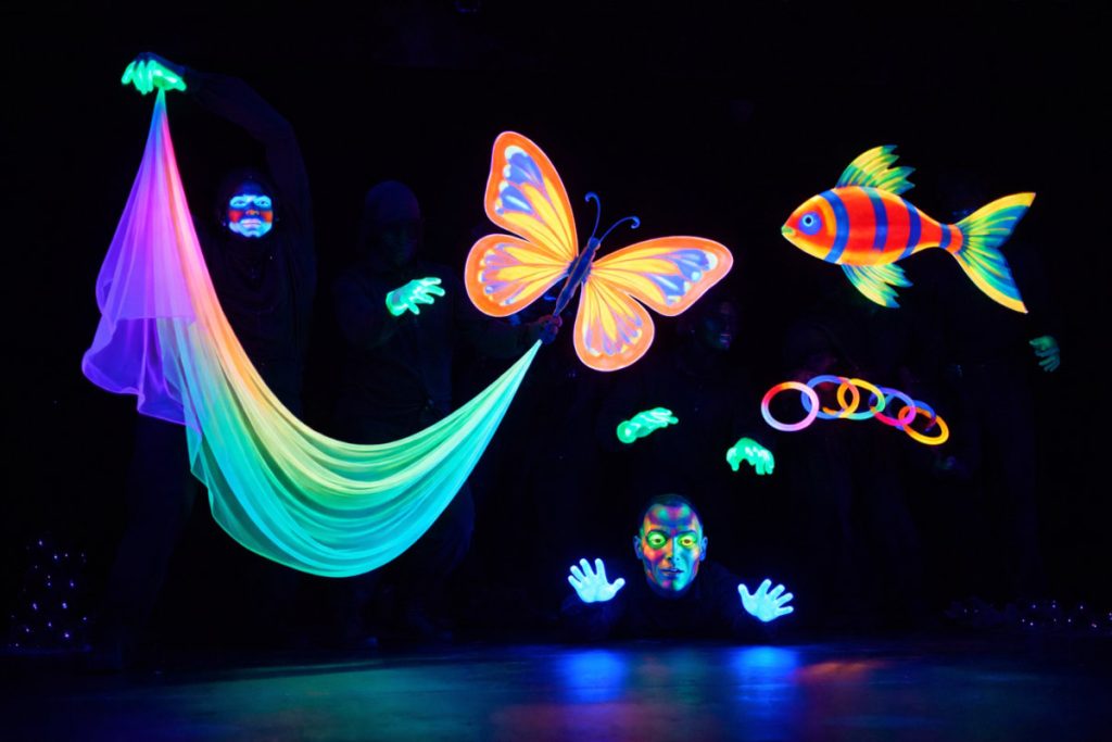 Schwarzlicht Theater