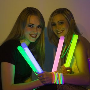 Monstersticks und Knicklichter Armbänder bei einem Eventlights Fotoshooting