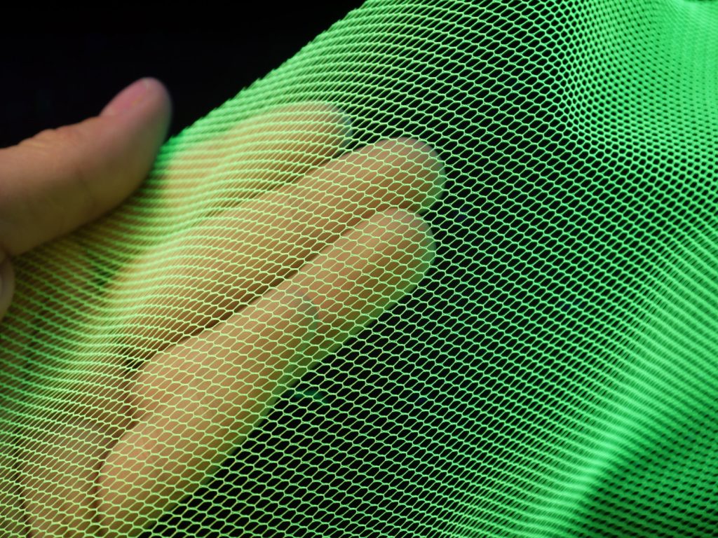 Neon Tüll fürs Schwarzlicht: Gerne mehr davon! Grüner Tüll im Schwarzlicht